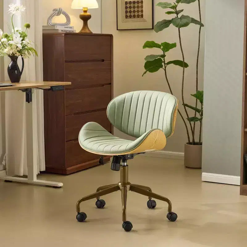 Karl Home | Chaise de bureau courbée en PU avec piètement bronze antique