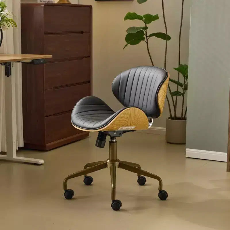 Karl Home | Chaise de bureau courbée en PU avec piètement bronze antique