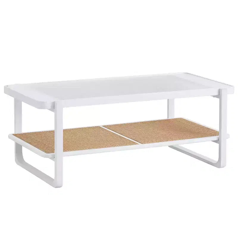 Table basse à deux niveaux en bois avec plateau en verre et bordure style rotin, pour salon ou chambre à coucher
