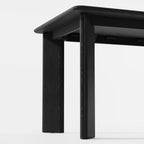 Table à manger carrée noire de 170 cm pour plusieurs personnes, idéale pour la salle à manger et le salon.