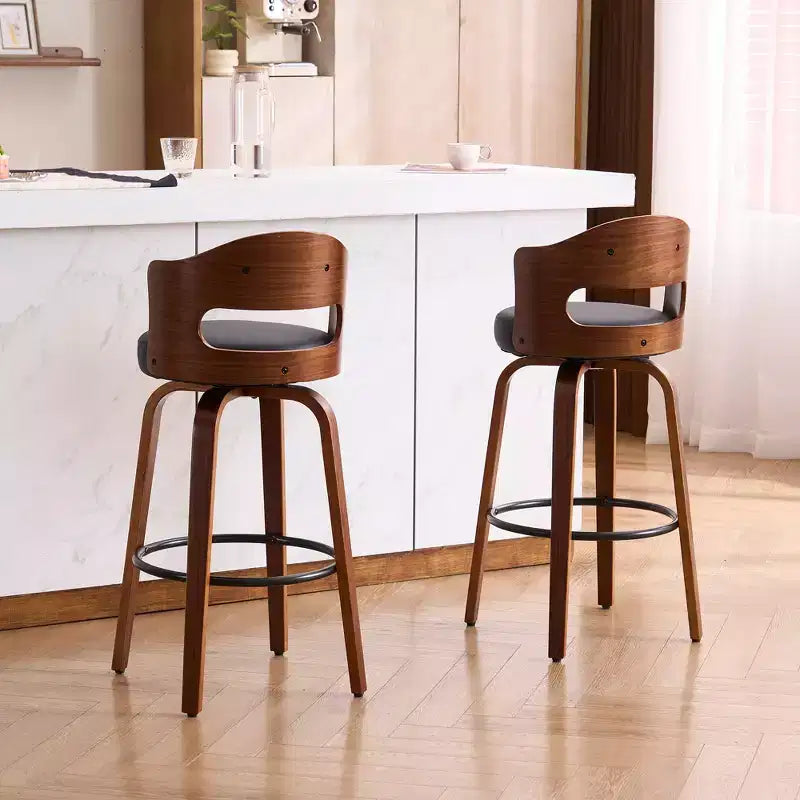 Lot de 2 tabourets de bar pivotants FERPIT 26 en similicuir avec pieds en bois courbé