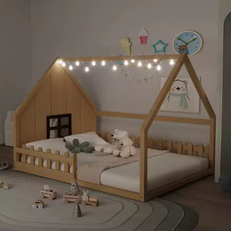 Lit de sol pleine grandeur pour enfants, lit Montessori en bois avec clôture et lumière LED, lit cabane pleine grandeur avec fenêtre et toit pour filles et garçons