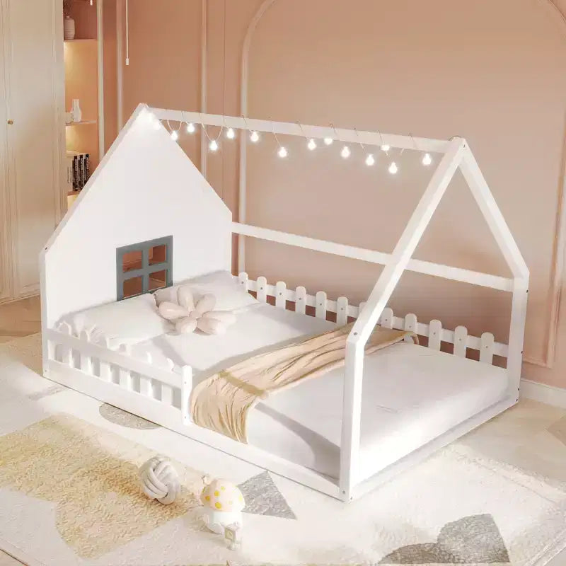 Lit de sol pleine grandeur pour enfants, lit Montessori en bois avec clôture et lumière LED, lit cabane pleine grandeur avec fenêtre et toit pour filles et garçons