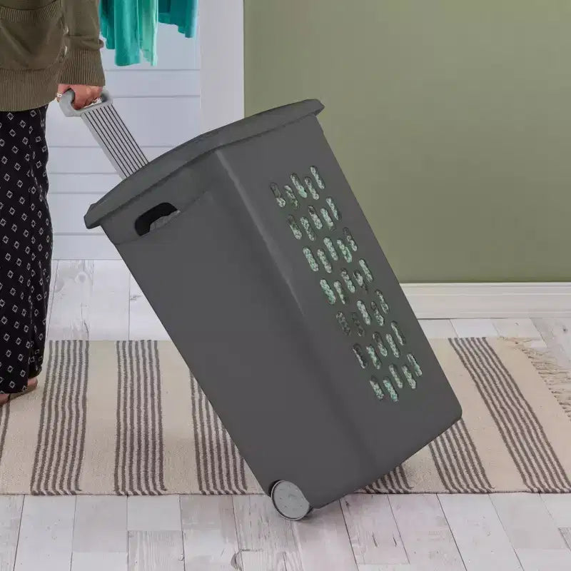 Panier à linge Sterilite Ultra sur roulettes, avec couvercle et poignée, gris plat, lot de 3