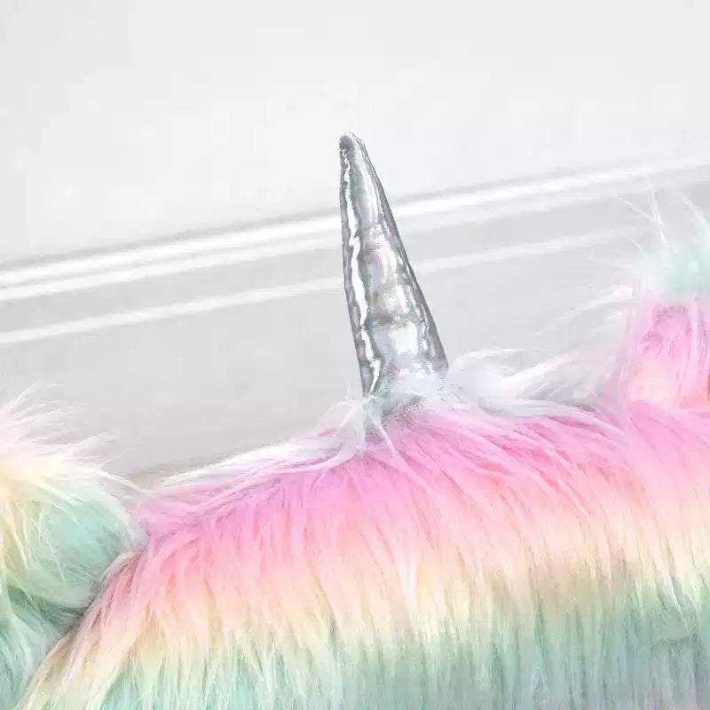 Chaise de bureau Licorne moelleuse avec dossier mi-haut et accoudoirs, base blanche à 5 roulettes pivotantes