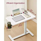 Bureau Debout Mobile, Table à Hauteur Réglable de 70 cm avec 2 Porte-Gobelets et Fente pour Tablette, Bureau d'Ordinateur Roulant pour Chambre et Salon, Blanc Nuage