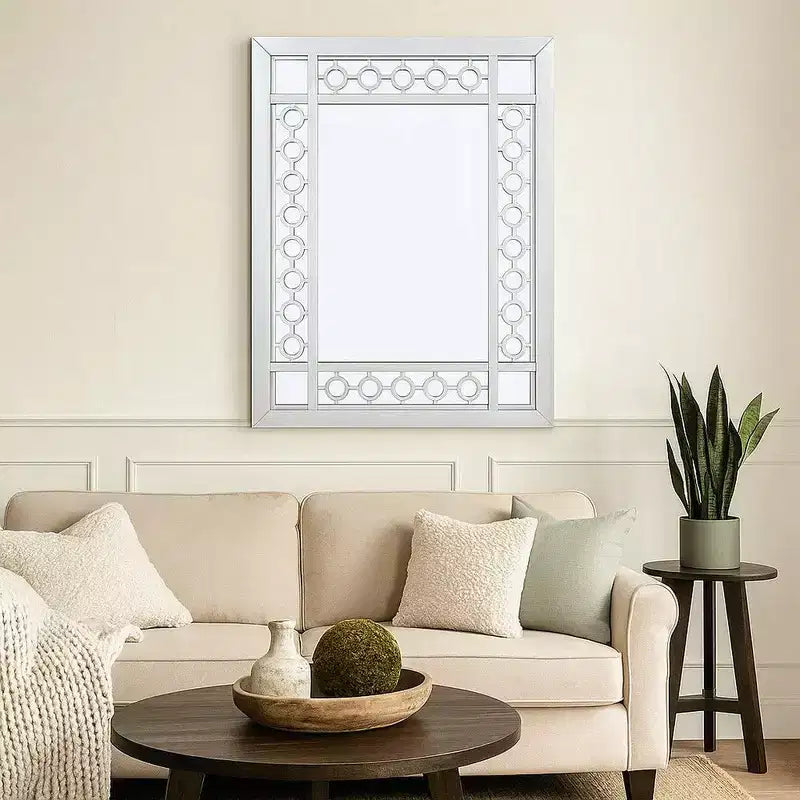 Miroir en bois orné Royal Hampton de 40 pouces, portrait, motif ajouré circulaire, blanc