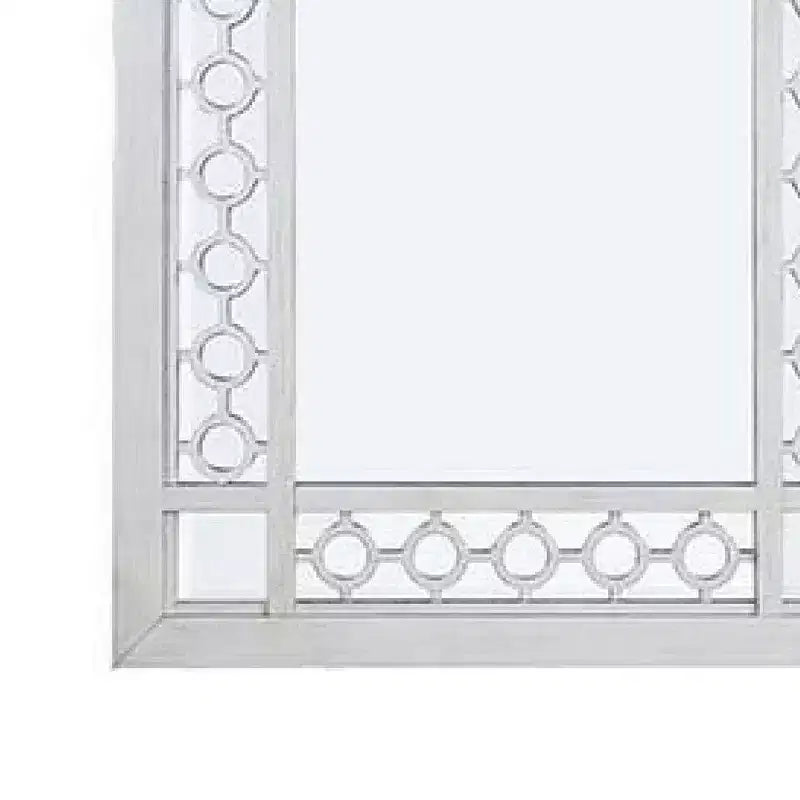 Miroir en bois orné Royal Hampton de 40 pouces, portrait, motif ajouré circulaire, blanc