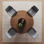 Ensemble de salle à manger GDFStudio Zephyr moderne 5 pièces avec table ronde en verre trempé et chaises rembourrées en similicuir