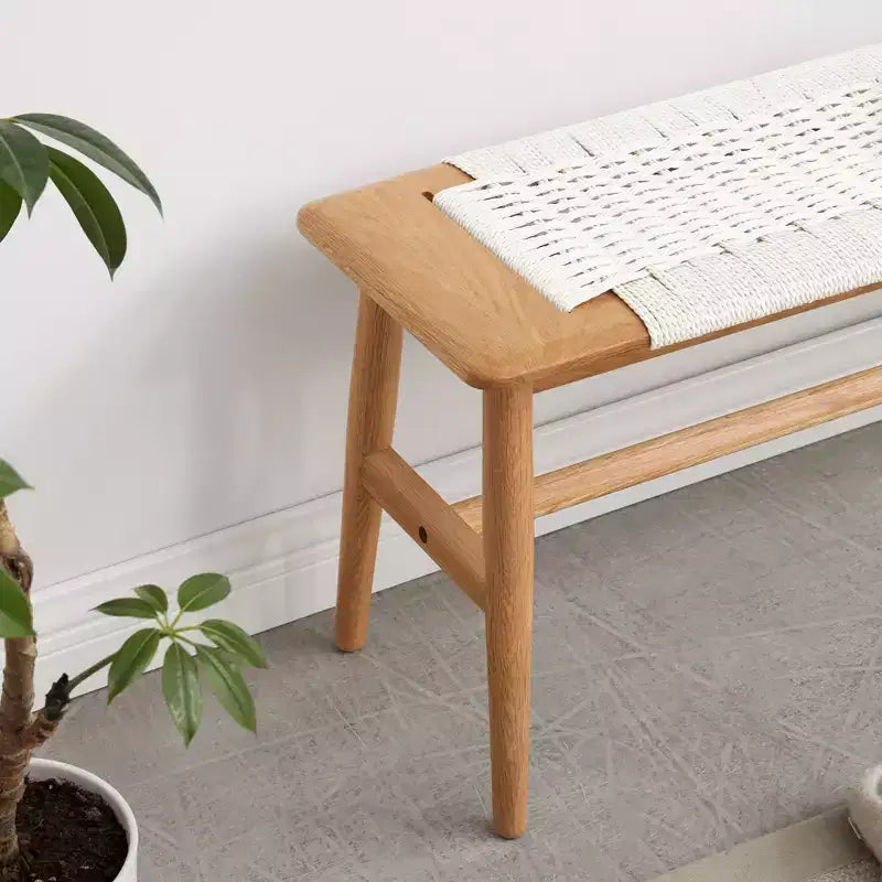 Banc tressé en chêne naturel EHMKNP : assise polyvalente pour la salle à manger, la chambre et au-delà