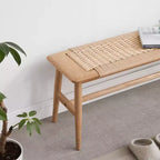 Banc tressé en chêne naturel EHMKNP : assise polyvalente pour la salle à manger, la chambre et au-delà