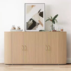 Buffet de 63 pouces, design moderne avec façades cannelées, étagères réglables et pieds en bois durable, console à café finition chêne pour salon et cuisine