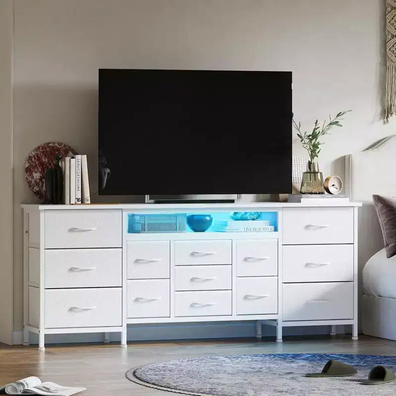 Meuble TV commode de 70 pouces pour téléviseurs de 65, 75, 80 pouces, grande commode de 13 tiroirs en tissu avec prises de courant et lumières LED pour chambre à coucher