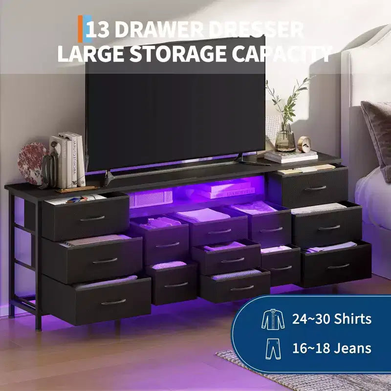 Meuble TV commode de 70 pouces pour téléviseurs de 65, 75, 80 pouces, grande commode de 13 tiroirs en tissu avec prises de courant et lumières LED pour chambre à coucher