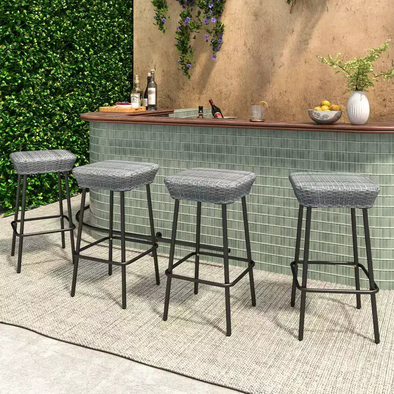 Tabourets de bar en métal Costway de 75 cm, lot de 2, avec assise en rotin et repose-pieds pour jardin.