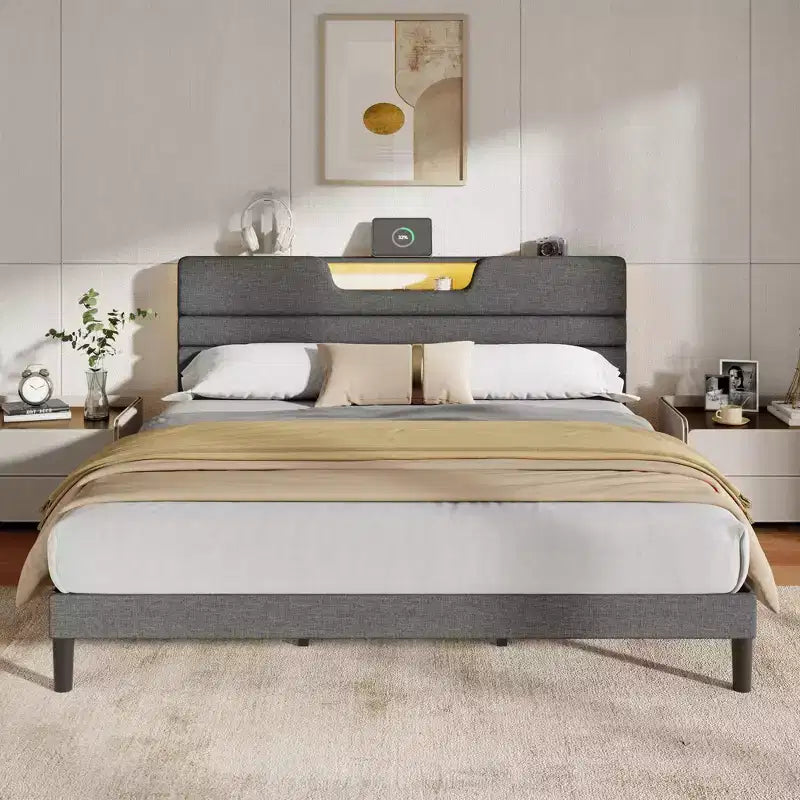 Lit plate-forme King moderne gris capitonné avec rangement, tête de lit à 2 étagères, lumières LED, station de charge, ports USB, sommier tapissier non requis, lattes en bois