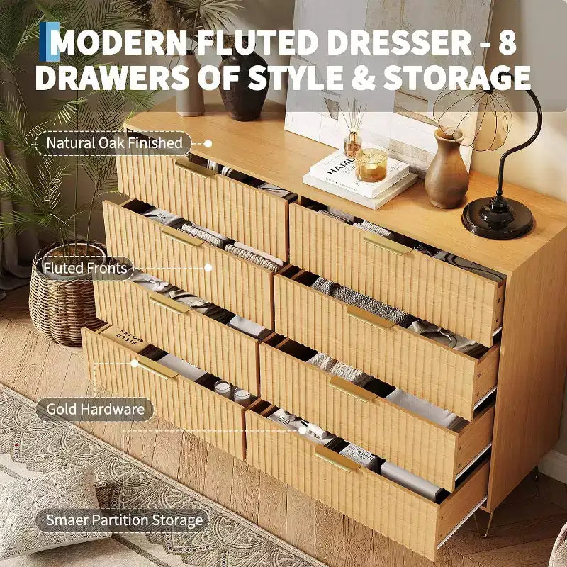 Commode moderne en bois à 8 tiroirs cannelés de 55" avec poignées métalliques - Organisateur de rangement polyvalent et meuble TV pour chambre et salon.