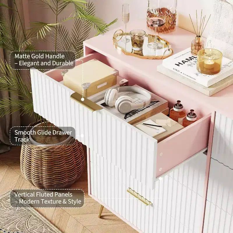 Commode moderne en bois à 8 tiroirs cannelés de 55" avec poignées métalliques - Organisateur de rangement polyvalent et meuble TV pour chambre et salon.