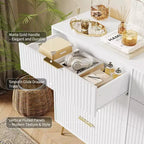 Commode moderne en bois à 8 tiroirs cannelés de 55" avec poignées métalliques - Organisateur de rangement polyvalent et meuble TV pour chambre et salon.