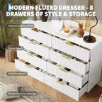 Commode moderne en bois à 8 tiroirs cannelés de 55" avec poignées métalliques - Organisateur de rangement polyvalent et meuble TV pour chambre et salon.