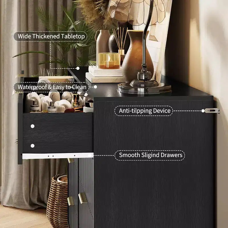 Commode moderne en bois à 8 tiroirs cannelés de 55" avec poignées métalliques - Organisateur de rangement polyvalent et meuble TV pour chambre et salon.