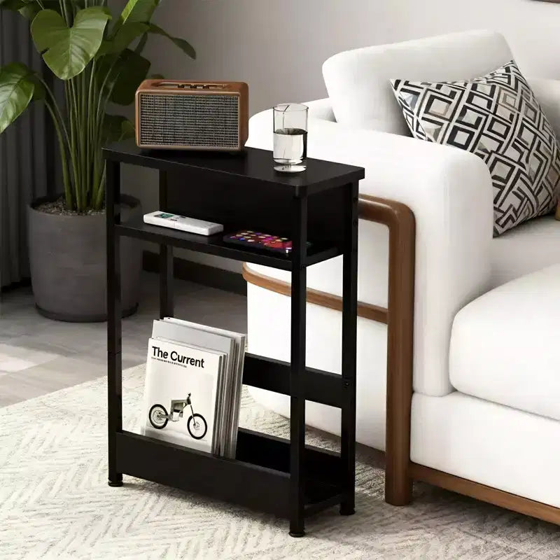 Table d'appoint industrielle étroite à 3 niveaux – Table de bout peu encombrante avec étagères de rangement et porte-revues pour salon ou chambre à coucher