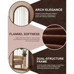 Miroir arqué pleine longueur avec cadre en peluche marron foncé. Autonome, idéal pour être posé ou accroché comme décoration douce