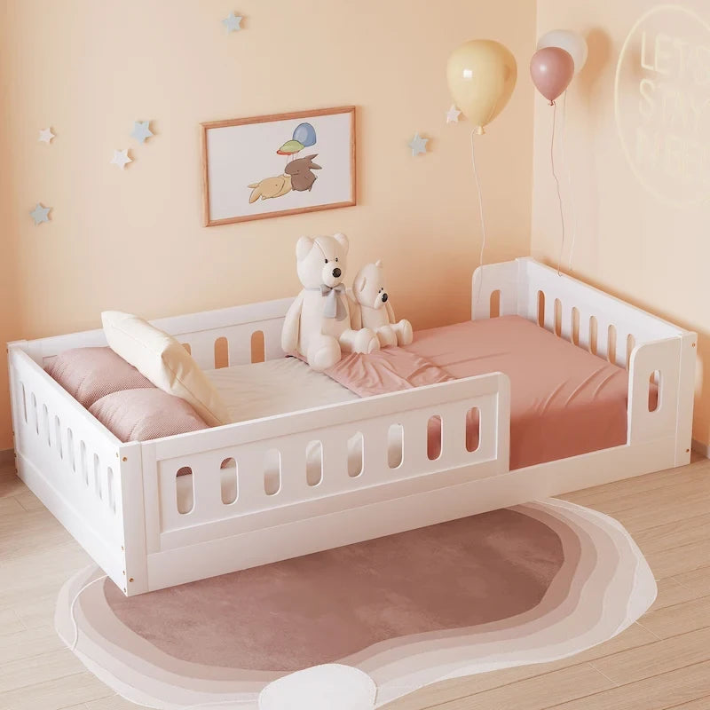 Lit plate-forme double en bois, blanc et au design moderne, avec garde-corps pour chambre à coucher