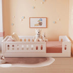 Lit plate-forme double en bois, blanc et au design moderne, avec garde-corps pour chambre à coucher