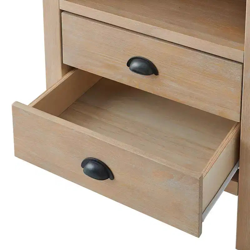 Table de chevet en bois Arden 2 tiroirs Driftwood clair - Meubles Alaterre : Cadre en pin rustique, étagère ouverte, quincaillerie en bronze huilé