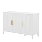 Armoire de rangement à trois portes avec poignées métalliques, idéale pour les couloirs, entrées, salons et chambres à coucher